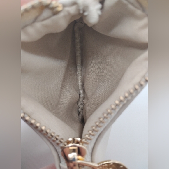 Valentino Orlandi Cream Pouch Keychain with Gold Accent BNWOT - Picture 5 of 5